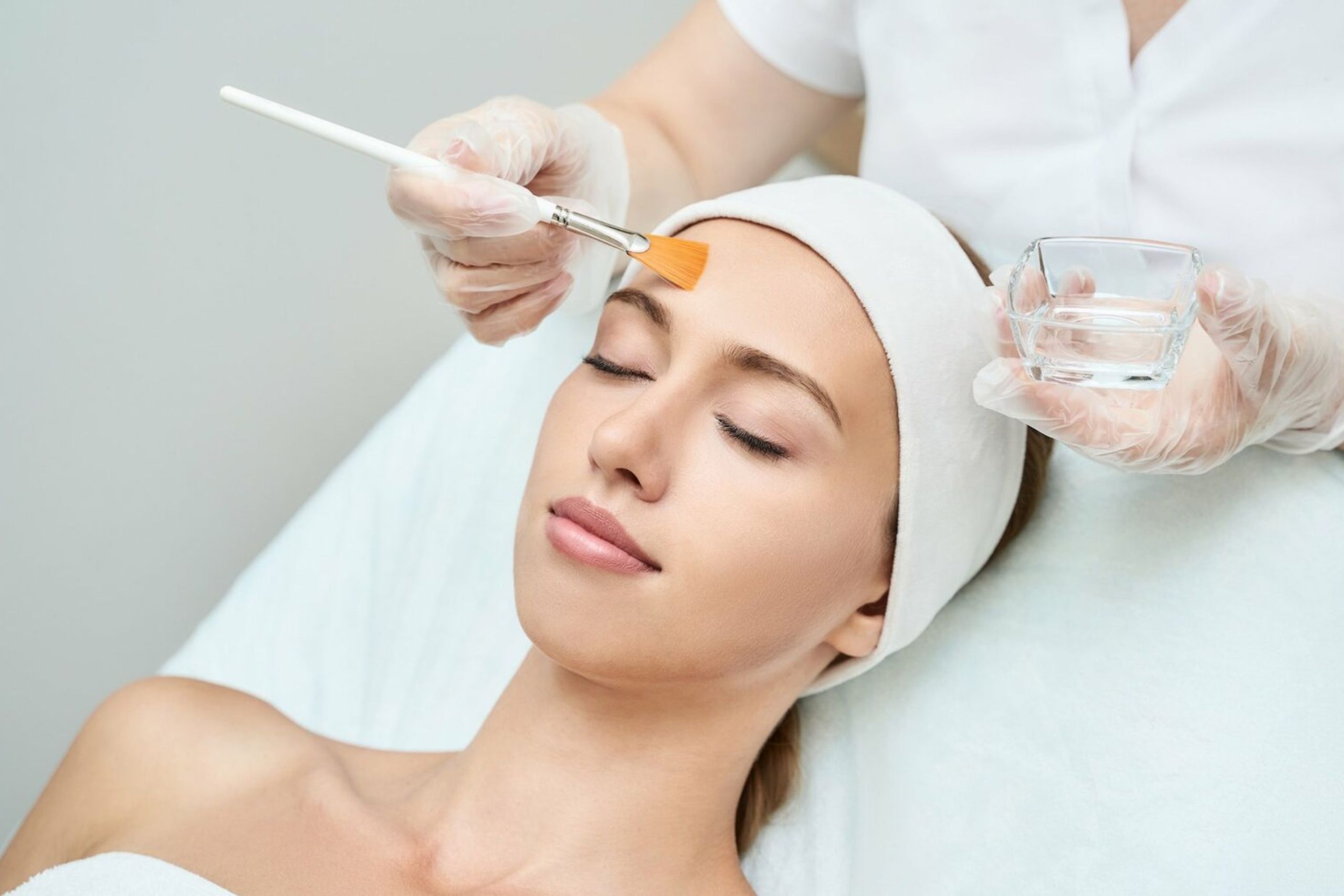 Say Goodbye to Skin Problems: What Chemical Peels Can Do for You